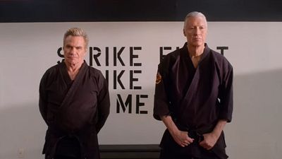 Imagem da notícia Cobra Kai: Trailer da 4ª temporada mostra a perigosa união de Kreese e Terry Silver contra Johnny e Daniel