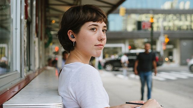 Imagem da notícia JBL Wave Buds 2: Som de cinema em qualquer lugar por apenas R$ 203