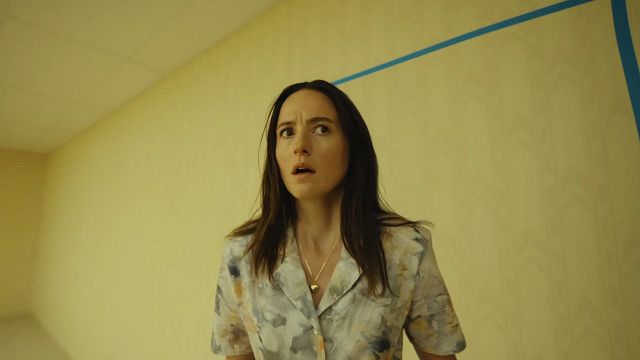 Imagem da notícia Backrooms é uma boa adaptação no cinema? Eu já assisti o filme de terror e tenho uma resposta