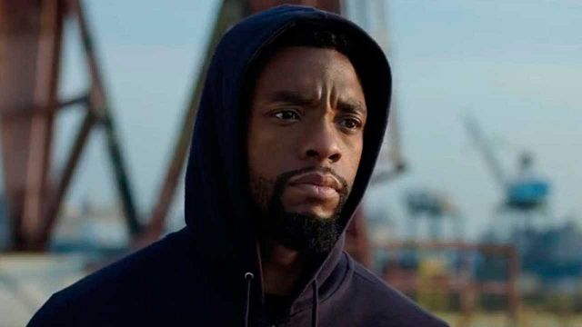 Imagem da notícia "Ele disse que era isso que eu merecia ser paga.": Chadwick Boseman cedeu parte de seu salário a sua co-estrela para colocá-la no filme