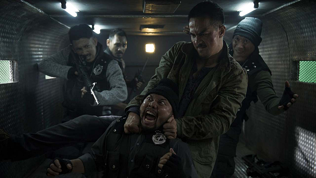 Imagem da notícia Sugestão de hoje na Netflix: Todo fã de ação deveria assistir esse suspense com estrelas de Operação Invasão e Mortal Kombat