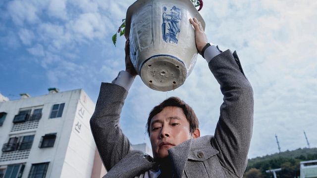 Imagem da notícia A Única Saída não é o novo Parasita, mas é igualmente bom: Park Chan-Wook demonstra sua genialidade indo além do simples anticapitalismo