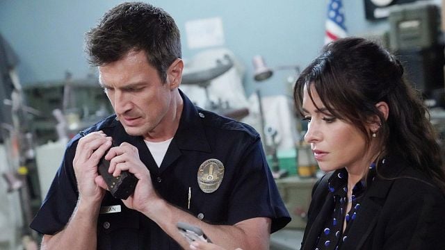 Imagem da notícia A atriz de The Rookie que estrelou a série mais quente da Netflix: Você reconheceu Sarah Shahi?