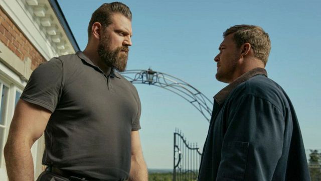 Imagem da notícia "Ossos quebrados e tendões rompidos": AQUELA cena de Reacher era real e Alan Ritchson admite medo de gravar