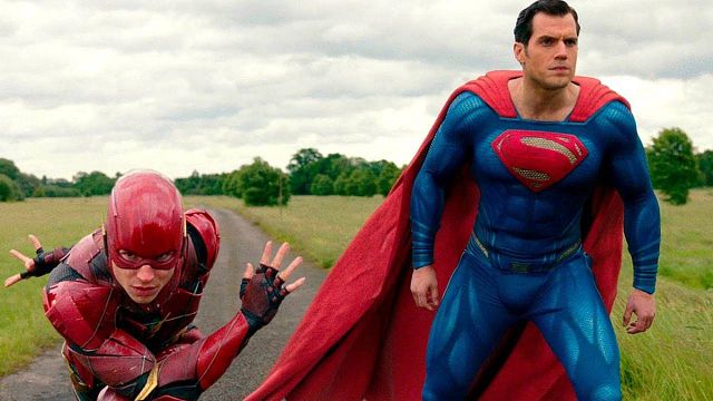 Imagem da notícia The Flash teria três finais diferentes: Em um deles, Henry Cavill e Gal Gadot retornariam como Superman e Mulher-Maravilha