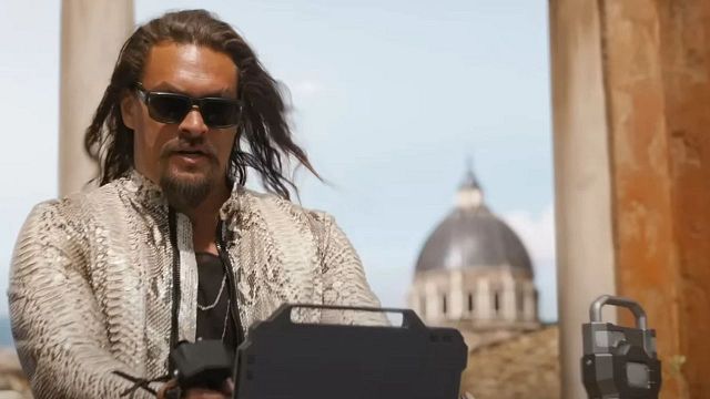 Imagem da notícia "Ele era tão impressionante que eu não conseguia parar de olhar": Charlize Theron foi "cegada" por Jason Momoa em Velozes & Furiosos 10