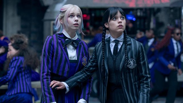 Imagem da notícia "Vamos deixar as crianças fora disso": Atriz de Wandinha rechaça possibilidade de casal na próxima temporada da série da Netflix