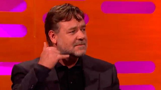 Imagem da notícia "Ele sempre começava com um tom meio brusco": Michael Jackson passou trotes para Russell Crowe por anos quando eles nem se conheciam