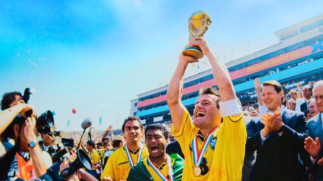 Imagem da notícia Onde assistir aos documentários sobre os títulos do Brasil? 6 filmes e séries sobre as vitórias na Copa do Mundo