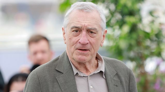 Imagem da notícia Robert De Niro processou funcionária por assistir Friends no trabalho e o caso evoluiu para acusação de discriminação de gênero