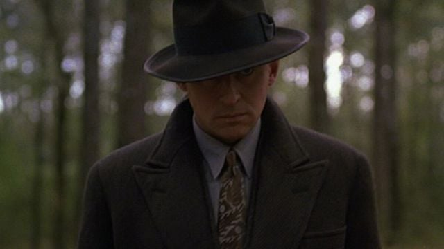 Imagem da notícia Há 35 anos, os irmãos Coen lançaram sua primeira obra-prima: Um grande suspense com um mistério que os diretores se recusam a resolver