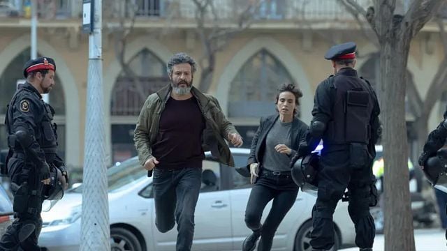 Imagem da notícia Nova série sobre serial killer conquista as paradas da Netflix: Começa e termina em uma única tarde