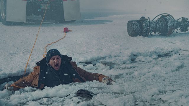 Imagem da notícia Aos 70 anos, Liam Neeson dá show nesta divertido mistura ação e suspense com carinha de anos 90