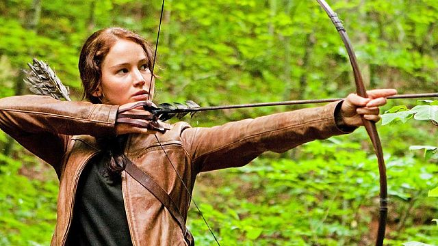 Imagem da notícia “Era nojento”: Cenas de beijo em Jogos Vorazes foram ‘desconfortáveis’ para ator da saga e Jennifer Lawrence admite culpa
