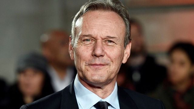 Imagem da notícia Morre Anthony Head, ator de Ted Lasso e Buffy, a Caça-Vampiros, aos 72 anos