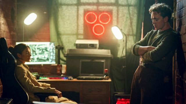 Imagem da notícia "Reviravolta de milhões": Nova minissérie de investigação da Netflix está atrás apenas de Berlim, mas já roubou o coração do público