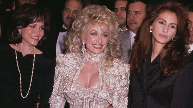 Imagem da notícia Julia Roberts, Sally Field e Anne Hathaway prestam homenagem emocionante a Dolly Parton: "Um tesouro da humanidade"