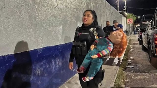 Boneco Chucky é preso no México por ameaçar pessoas com uma faca - sim, é isso mesmo que você leu