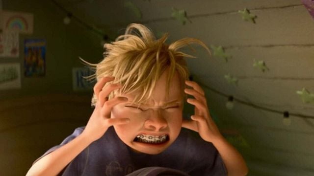 Imagem da notícia "Tinha um aspecto miserável": A história de Divertida Mente 2 nasceu graças a uma velha foto de aniversário do diretor quando criança