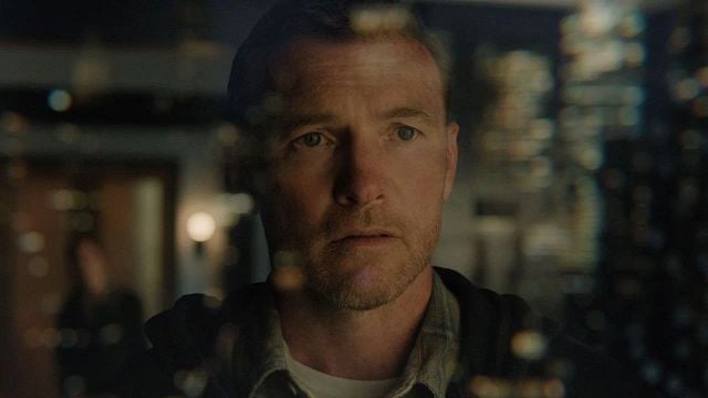 Imagem da notícia Em menos de 3 semanas, sua nova obsessão chega à Netflix: Uma minissérie de 8 episódios do mestre do suspense