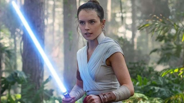 "Eu estava agoniada": Daisy Ridley já conhece a história de seu novo filme Star Wars e confessa que se sentiu mal ao anunciar seu retorno