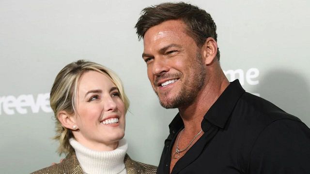 Imagem da notícia "Elefante na sala": Esposa de Alan Ritchson mandou recado para atriz que faz par romântico dele em Reacher após cena final