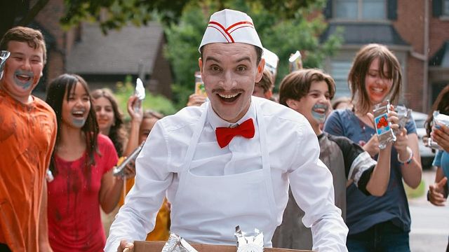 Imagem da notícia O diretor de O Albergue vai lançar um novo filme de terror em quatro meses: Trailer é insano