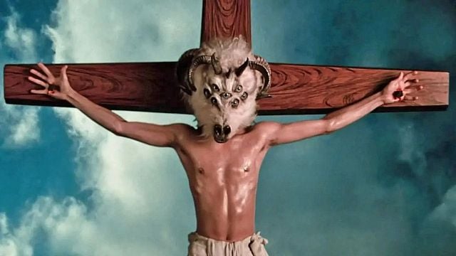 Imagem da notícia Este polêmico filme de terror e ficção científica marca a estreia de dois ícones no cinema!