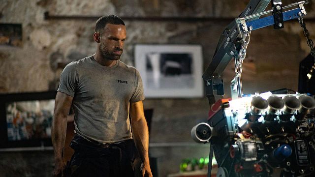 Imagem da notícia Ninguém esperava muito desse filme, mas ele deu início a uma das franquias de ação mais longas da Netflix e dura apenas uma hora e meia