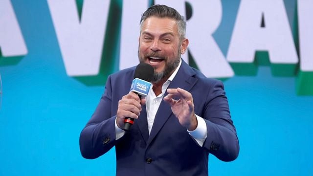 Imagem da notícia Por 12 anos, ele apresentou o sorteio da Mega da Virada, mas foi demitido de forma inesperada e desapareceu da TV: Por onde anda Luigi Baricelli?