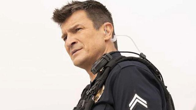 Imagem da notícia Nathan Fillion: Sabia que o ator de The Rookie tinha uma ligação completamente inesperada com a série NCIS? Nós vamos te contar qual é!