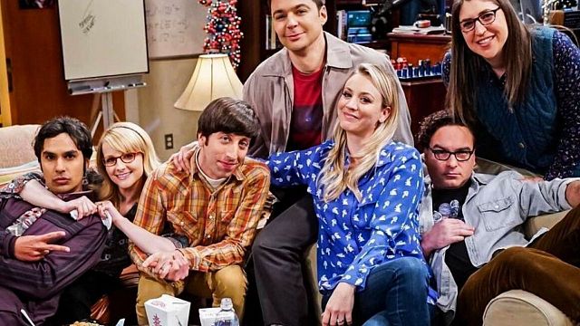 Imagem da notícia The Big Bang Theory: Ator "imita" seu personagem na série e se torna PhD