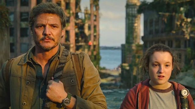 Imagem da notícia Observe o canto direito desta cena de The Last of Us para ver quais filmes ficaram em cartaz quando o mundo acabou