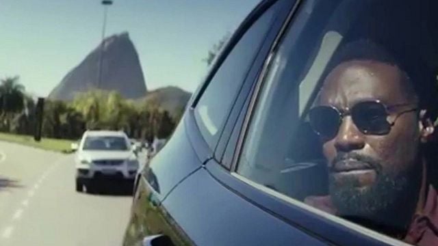 Imagem da notícia 22 anos depois de ser interpretado por Denzel Washington, este herói retorna em série de ação da Netflix: Com cenas no Rio, trailer promete um grande espetáculo para o final do mês