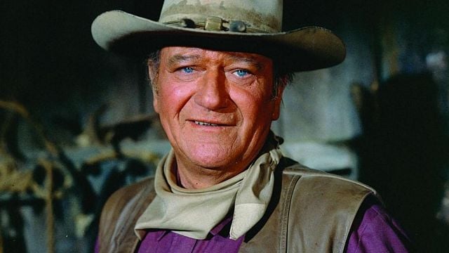 Imagem da notícia "Era vergonhoso estar lá": Cuspir não era o pior hábito de John Wayne no set de filmagem