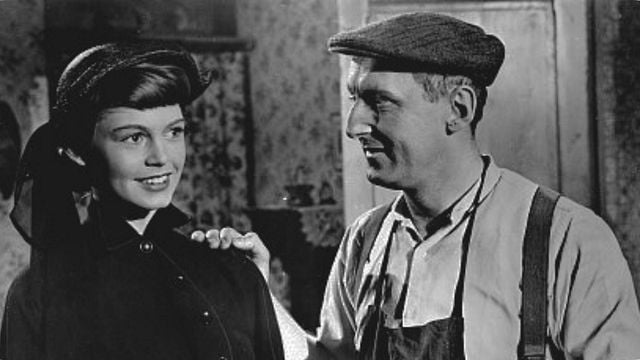Imagem da notícia Há 72 anos, ela estreava no cinema - hoje, todos a conhecem! Você reconhece esta jovem atriz?