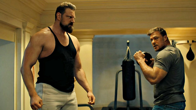 Imagem da notícia "As três semanas mais difíceis da minha vida": Alan Ritchson explica a luta contra Paulie no final da terceira temporada de Reacher