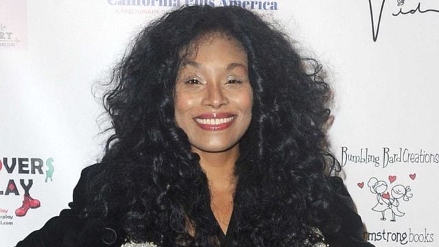 Imagem da notícia Christy Knowings, atriz de clássica série de comédia da Nickelodeon, morre aos 46 anos