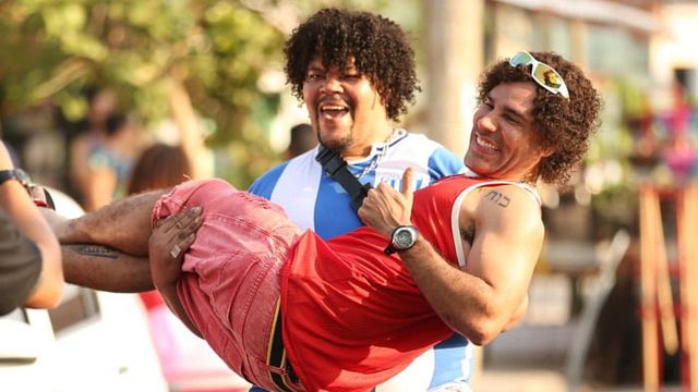 Imagem da notícia Sessão da Tarde hoje (04/09): Filme Os Suburbanos é do mesmo diretor de uma das novelas mais icônicas da Globo