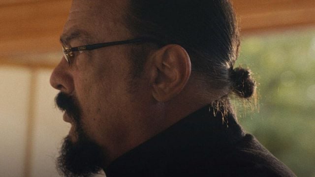 Imagem da notícia Após seis anos, Steven Seagal apresenta o seu primeiro filme: É assim que o astro da ação retorna a Hollywood