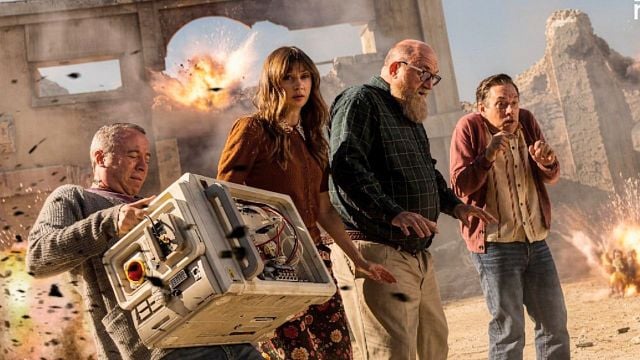 Imagem da notícia Stuart Não Consegue Salvar o Universo: Spin-off de The Big Bang Theory terá conexão com Tim Burton e personagens secretos da DC