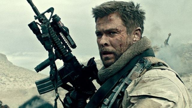 Um intenso filme de guerra baseado em uma história real: Chris Hemsworth é emboscado pelo inimigo após uma tragédia