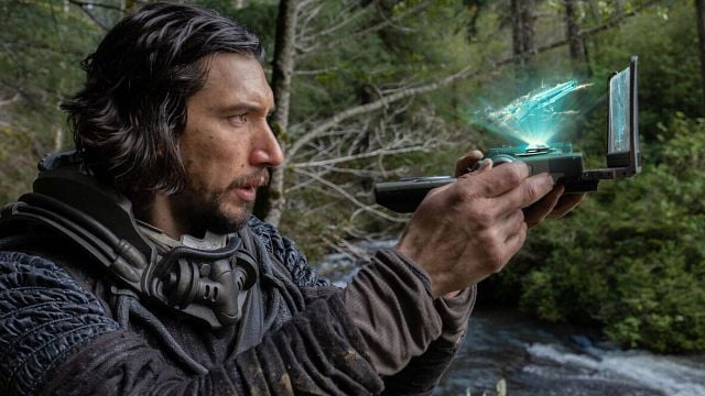 Imagem da notícia Este filme de ficção científica foi um fiasco, mas Adam Driver concordou em participar sem pensar duas vezes: "Tinha dinossauros, laser e naves espaciais"
