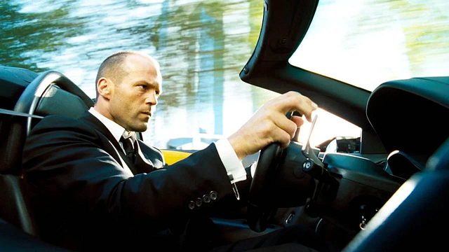 "Criamos Jason Statham": A estrela de Os Mercenários deve sua carreira a um lendário sucesso de ficção científica com Bruce Willis