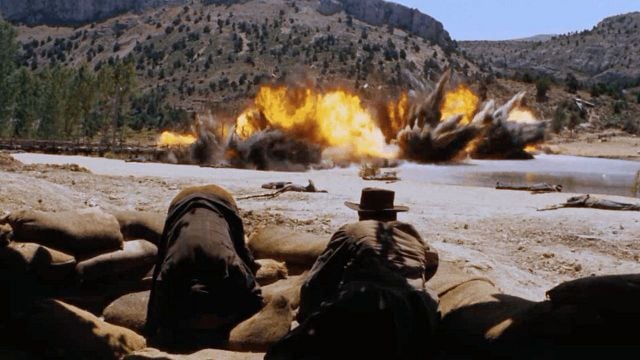 Imagem da notícia "Quase matou o câmera": O erro explosivo no set do faroeste Três Homens em Conflito que chocou Clint Eastwood