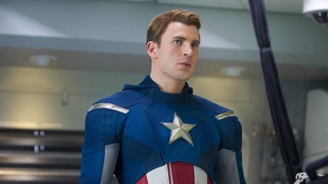 Você verá esta cena de Os Vingadores com outros olhos quando souber por que Chris Evans cobre a boca