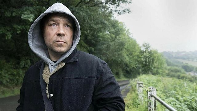 Imagem da notícia Se você ama Adolescência, seus criadores têm outra minissérie chocante de 4 episódios com uma pontuação perfeita