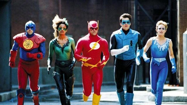 Imagem da notícia O filme da Liga da Justiça lançado na década de 1990 que foi um verdadeiro fracasso e poucos conhecem