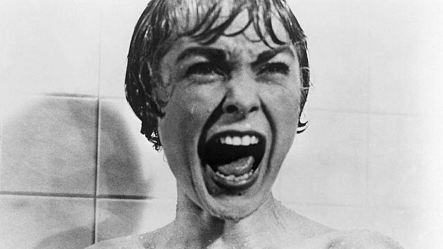 Imagem da notícia Usar calda de chocolate foi o truque genial de Alfred Hitchcock para filmar esta cena sangrenta em seu filme mais famoso