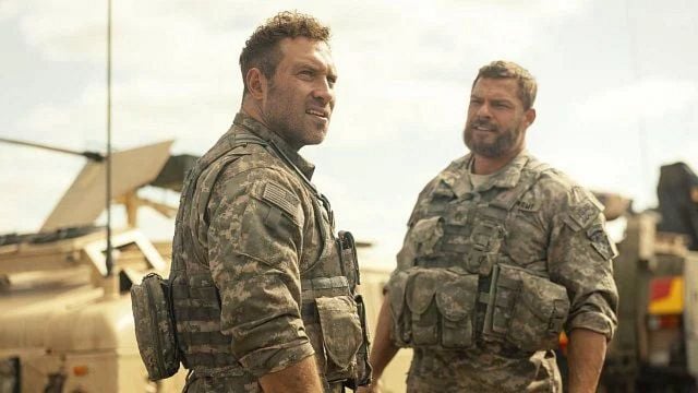 Imagem da notícia "O plano era lançá-lo nos cinemas": Por que este filme de ficção científica de alto orçamento está disponível na Netflix?